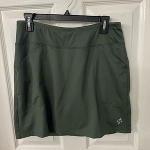 Green JoFit golf skirt/skort with pockets in front and back, size M